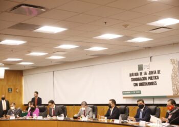 Entregan gobernadores rebeldes  ‘Propuesta de Ajustes al PPEF 2021’ al Congreso