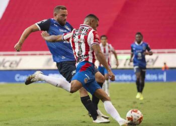 Chivas de Guadalajara vence 3-1 a Rayados de Monterrey