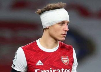 Duras criticas al Arsenal por dejar conducir a David Luiz tras golpe con Raúl Jiménez