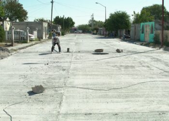 Reparan más vialidades  en Villas de San Miguel