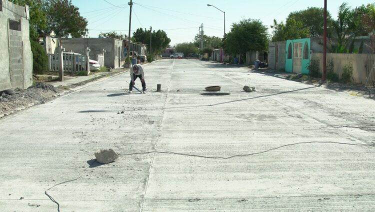 Reparan más vialidades en Villas de San Miguel