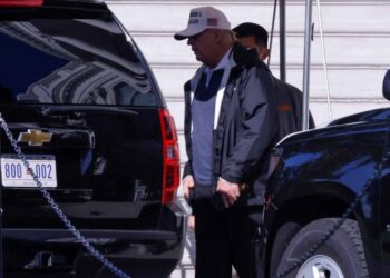 Trump deja la Casa Blanca por primera vez desde las elecciones