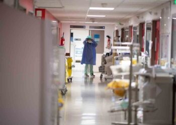 Causa Covid estrés emocional en trabajadores de Salud