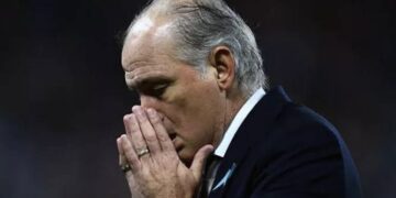 Sabella, muy afectado por la muerte de Maradona, fue internado de urgencia