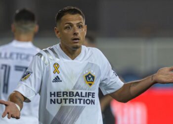 Chicharito acepta su bajo rendimiento y la afición lo critica en redes