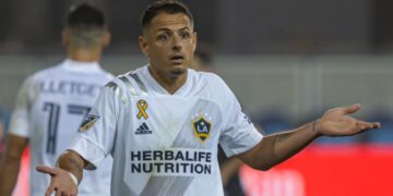 Chicharito acepta su bajo rendimiento y la afición lo critica en redes