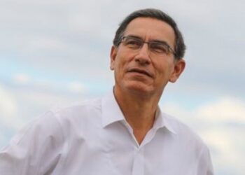 Congreso de Perú destituye al presidente Martín Vizcarra
