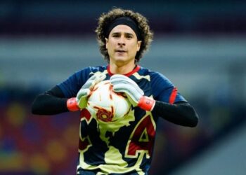 Guillermo Ochoa se disculpa con la afición por la eliminación ante las Chivas