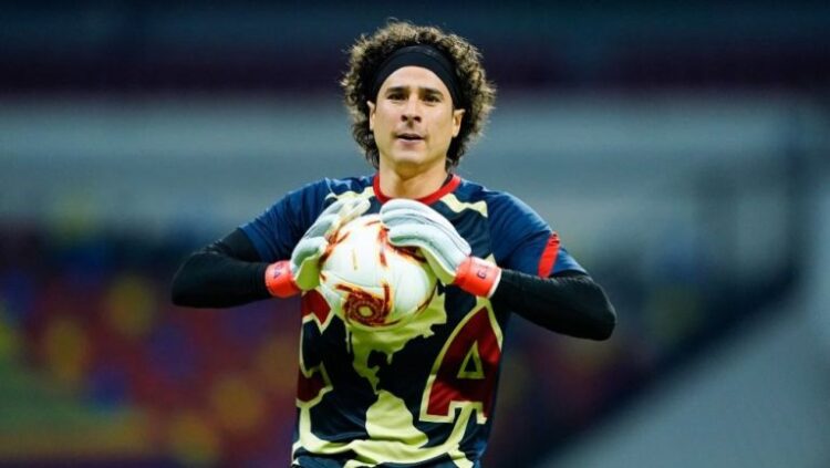 Guillermo Ochoa se disculpa con la afición por la eliminación ante las Chivas
