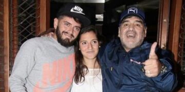 La emotiva despedida de Dalma Maradona y Diego junior a su padre