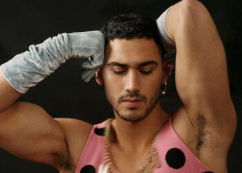 Alejandro Speitzer rompe estereotipos y modela vestidos para hombre