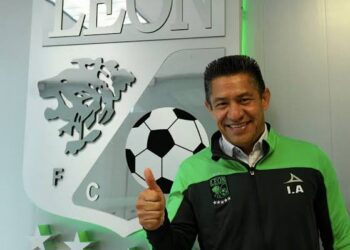 Nacho Ambríz ve al León con “pasta de campeón”