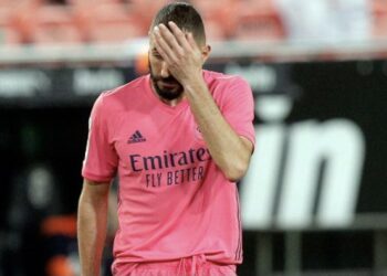 Benzema sale lesionado y enciende las alarmas en el Real Madrid