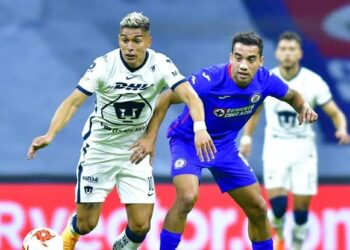 Pumas le da la vuelta a Cruz Azul en tres minutos y ambos sellan su calificación
