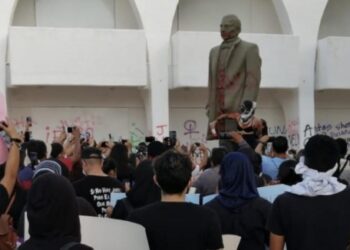 Marcha feminista termina en actos vandálicos en Cancún