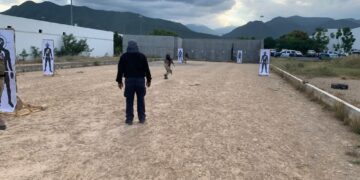 Capacitan en tiro a policías