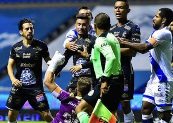 Penalti, gol del León y conato de bronca entre Nicolás Vikonis y Ángel Mena