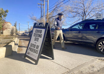 Oregon y Nuevo México ordenan confinamientos por COVID-19