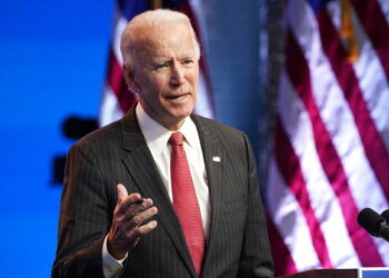 Biden molesto con Trump por falta de cooperación sobre vacuna