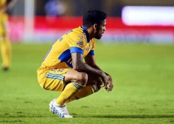 Se desgarró Javier Aquino