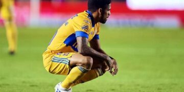 Se desgarró Javier Aquino