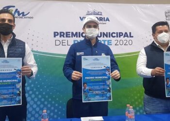 Eduardo Arellano, Jefe del Departamento de Activación Física y Fomento Deportivo del Municipio con la distinguida compañía de Carlos Fernández Altamirano, Director del INDE Tamaulipas y de Javier Mota Vázquez, Director de Bienestar Social del Municipio.
