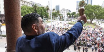 Tres días de duelo nacional en Argentina por muerte de ídolo Maradona
