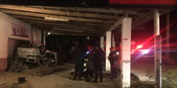 Volcadura fatal deja un muerto y un herido
