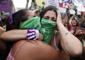 Diputados aprueban legalización del aborto en Argentina