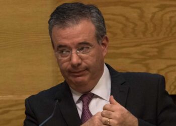 Iniciativa vulnera autonomía de Banco de México: Alejandro Díaz de León