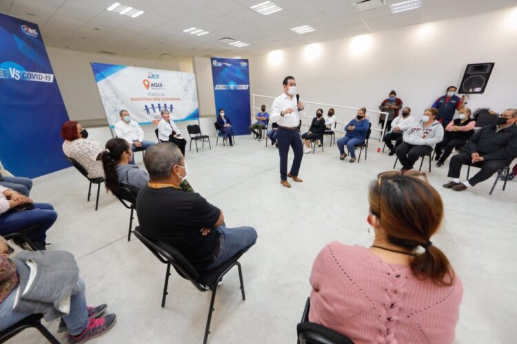 Atiende Rivas en foro más  peticiones de neolaredenses