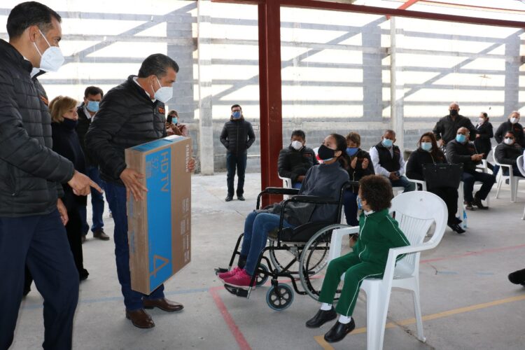 Sigamos adelante no abandonemos nuestros estudios: Fernando Rosas