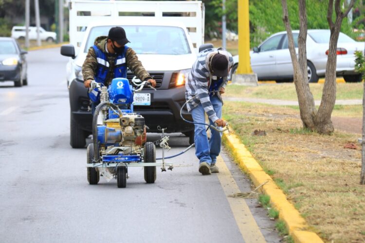 Mejoran imagen urbana del Bulevar Hombres Ilustres