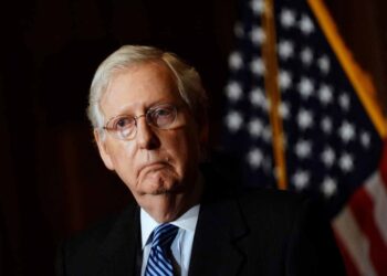 Líder republicano Mitch McConnell felicita a Joe Biden