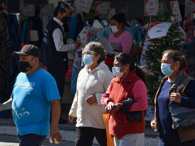 Usar un cubrebocas viejo puede ser peor que no llevarlo