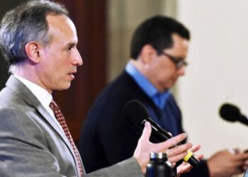 Personal de salud que atiende covid está exhausto: López-Gatell