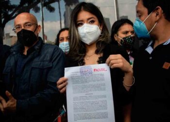 Padres de niños con cáncer van por destitución de titular de la CNDH