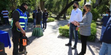 Entrega Ayuntamiento equipamiento a personal de Parques y Jardines de Victoria