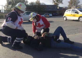 Motociclista herido al ser embestido por un taxi