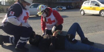 Motociclista herido al ser embestido por un taxi