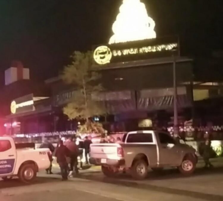 Aristóteles Sandoval fue atacado a balazos por la espalda en restaurante