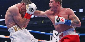 ‘Canelo’ derrota  a Smith por decisión y es monarca supermediano