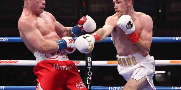 ‘Canelo’ derrota  a Smith por decisión y es monarca supermediano