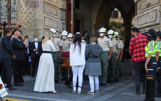 Enrique Alfaro encabeza homenaje a exgobernador Aristóteles Sandoval