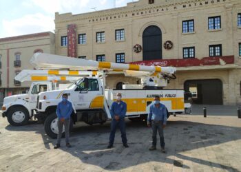 Entregan unidades para mantenimiento de alumbrado en Matamoros