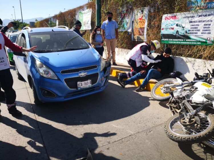 Herido motociclista tras ser arrollado por auto
