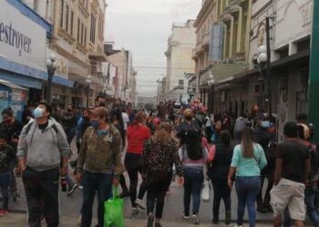 Desafían a la pandemia; abarrotada zona centro de Tampico