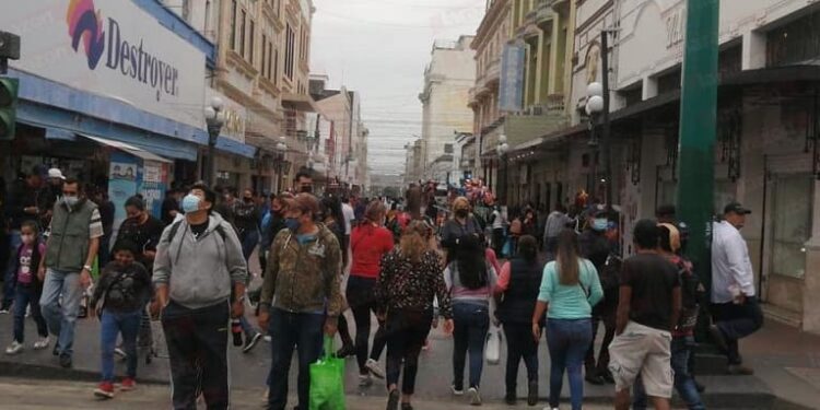Desafían a la pandemia; abarrotada zona centro de Tampico