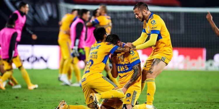 Tigres se impone 2-1a Los Angeles y levanta Copa CONCACAF 