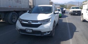 Distraído causa choque por alcance en bulevar